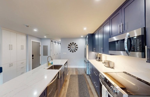 Avon Condo | Modern condo with mountain views, walk-to-gondola access & cozy fireplace