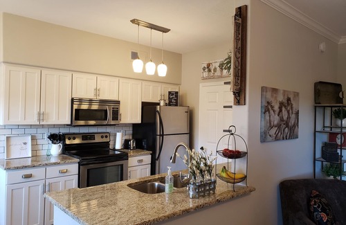 Tucson Condo | Modern condo with stunning view of the mountains and 1 mile from Sabino Canyon.