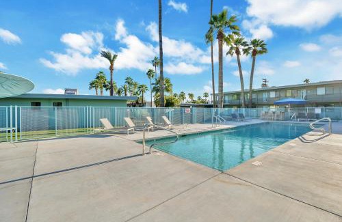 South Scottsdale Apartment | Modern Contemporary OT Scottsdale with Heated Pool