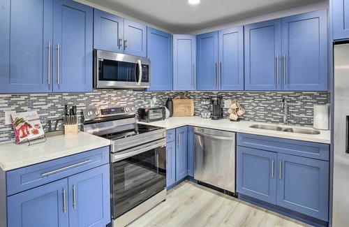 Coral Springs House | Modern Coral Springs Home w/ Private Backyard