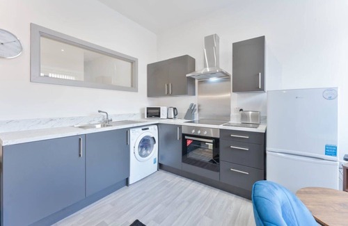 Brierley Hill Apartment | Modern & Cosy 1 Bedroom Budget Apartment in Dudley