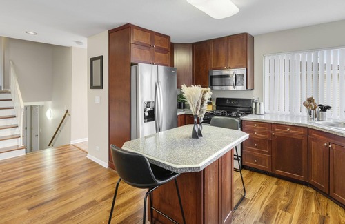 Wheaton House | Modern Cozy Getaway + Pool Table