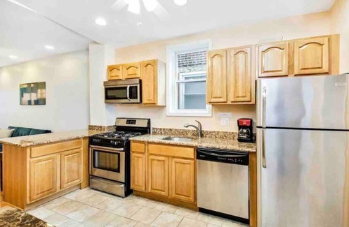 Passyunk Square Apartment | Modern Cozy Huge Balcony in Heart of Passyunk