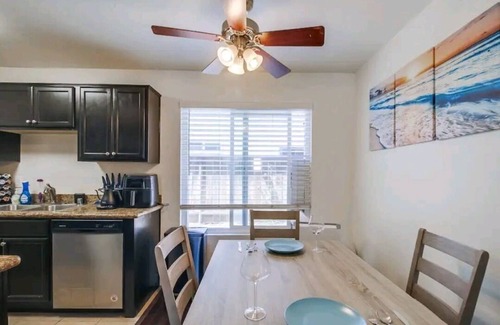 Imperial Beach Condo | Modern & Cozy ~Mins to the Beach ~ Queen Beds~ Pkg