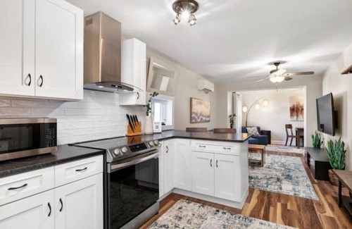 Fletcher Apartment | Modern & Cozy, Minutes to Airport & WNC Ag Center