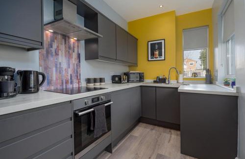 Handsworth House | Modern Cozy Retreat-Family-Friendly-Near City & Peak District