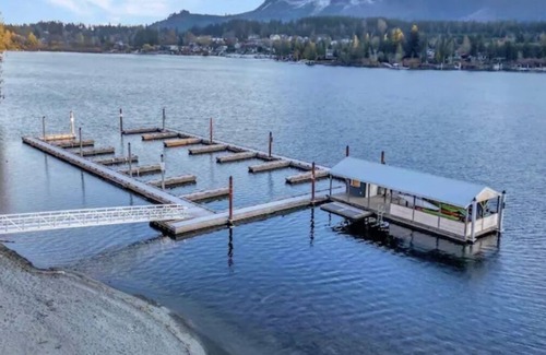 Youbou Apartment | Modern cozy suite over looking the Lake in beautiful Lake Cowichan BC