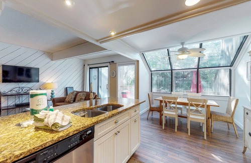 Shipyard Plantation Condo | Modern Dog-Friendly Townhouse with Shared Pool, Easy Beach Access, and Golf