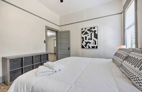 Mobile Apartment | Modern~Downtown Apt~Business Trips