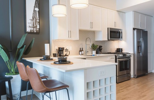 The Gulch Apartment | Modern Downtown Nashville Studio – Free Parking, In-unit WD, WiFi with Views!