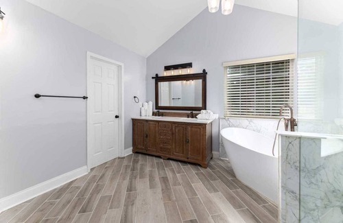 Buford House | Modern Elegance on Silver fox path