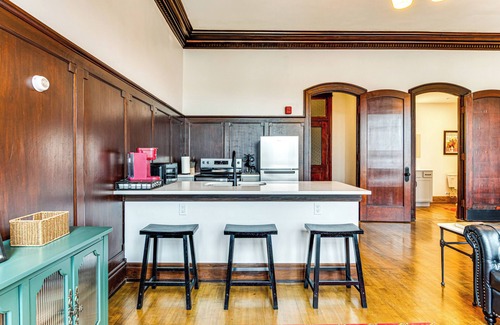 Crawfordsville Apartment | Modern Elegance: Timeless Crawfordsville Studio!