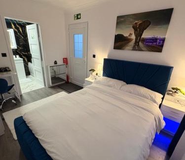 Ely House | Modern En-Suite Double Bedroom in Cardiff with Private Entrance