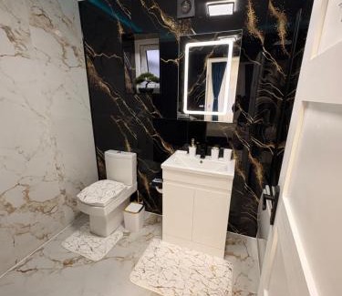 Ely House | Modern En-Suite Double Bedroom in Cardiff with Private Entrance