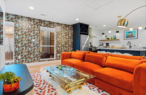 Cherrywood Apartment | Modern Escape w/Fireplace next to Pickleball Club