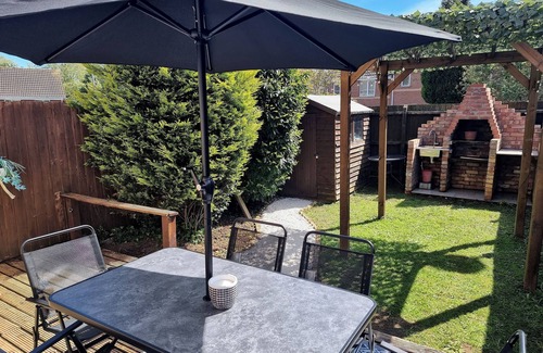 Coventry House | Modern Executive House WiFi Parking Coventry City Centre Sleeps 6.