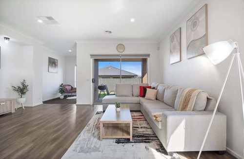 Lucas House | Modern Family Home in Lucas with Free WiFi