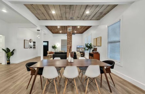 University House | Modern Farm House Blocks from the Silos
