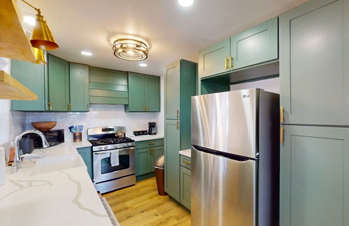 Crestline Cabin | Modern farmhouse cabin w/multiple decks, a fireplace & A/C-close to outdoor fun