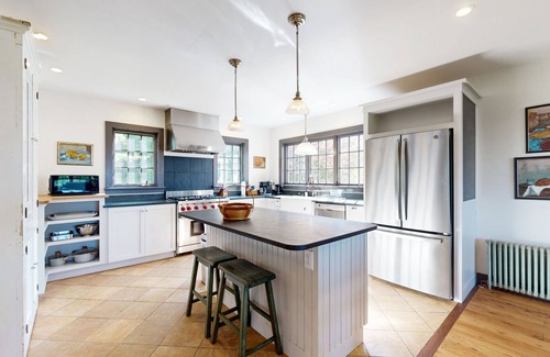 New Haven House | Modern farmhouse in classic VT orchard setting - stunning sunsets & location