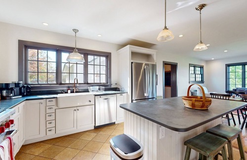 New Haven House | Modern farmhouse in classic VT orchard setting - stunning sunsets & location