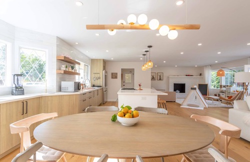 Sebastopol House | Modern Farmhouse on 1 Acre | Steps to Park | w/Spa