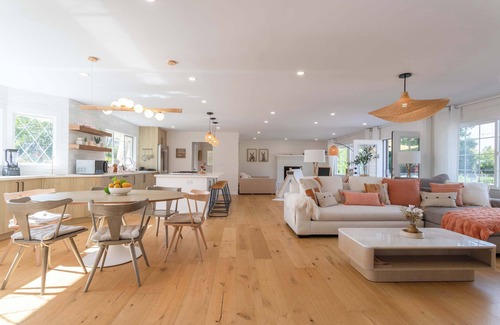 Sebastopol House | Modern Farmhouse on 1 Acre | Steps to Park | w/Spa