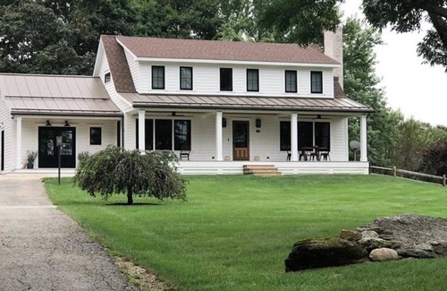 Sharon House | MODERN FARMHOUSE SITED ON OVER 3.5 ACRES OF LAND, 3 SKI RESORTS < 50...