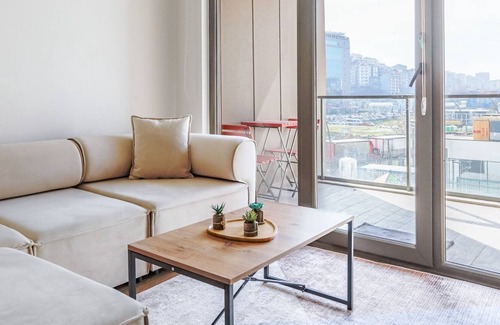 Kagithane Apartment | Modern Flat in Kağithane with Balcony