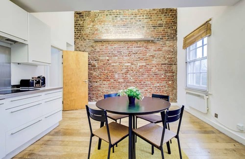 Mile End Apartment | Modern Flat in Mile End London