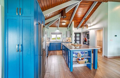 Pelican Point House | Modern Four Bedroom Home ON THE BEACH in Grand Bahama