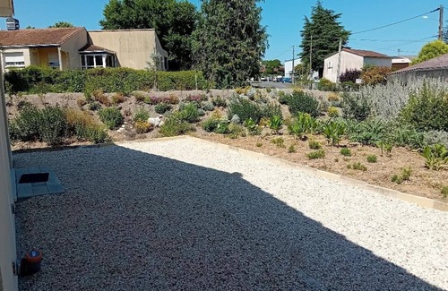Touverac Apartment | Modern studio with WiFi and parking in Baignes