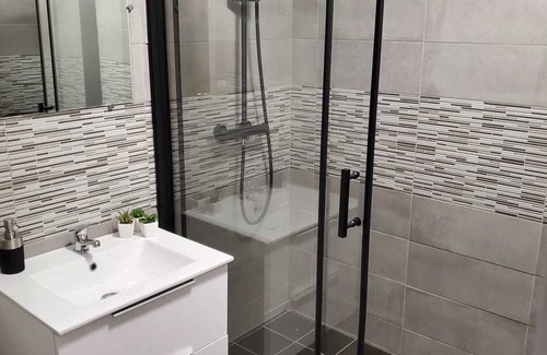 L'Isle-Jourdain Apartment | Modern, fully-equipped apartment