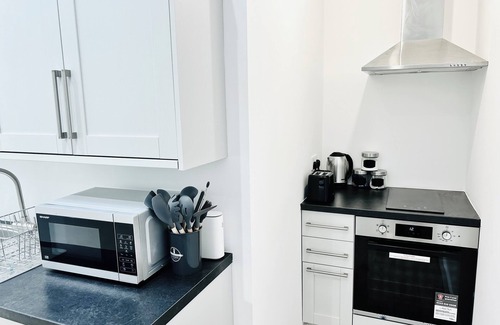 Maidstone Apartment | Modern Fully Equipped Loft Studio MAIDSTONE *CITY CENTRE*