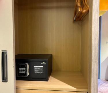 Jaypee Greens Apartment | Modern Ghar Studio - Expo Mart - hourly booking available