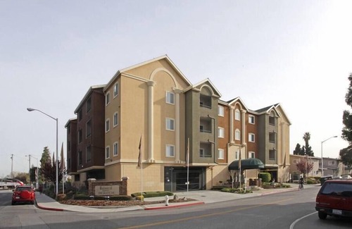 Santa Clara Apartment | Modern-Great Location. Lux Complex-TESLA Charging