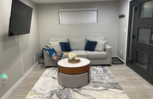 Holladay Cottage | Modern guest house with views of Wasatch front.
