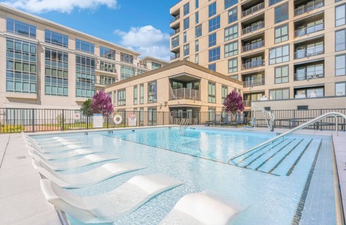 Mile Square Apartment | Modern High-Rise in Indy
