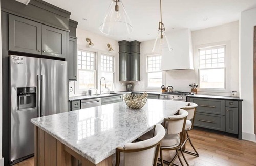 Near Northside House | Modern Historic | Pet Friendly | Regency Retreat