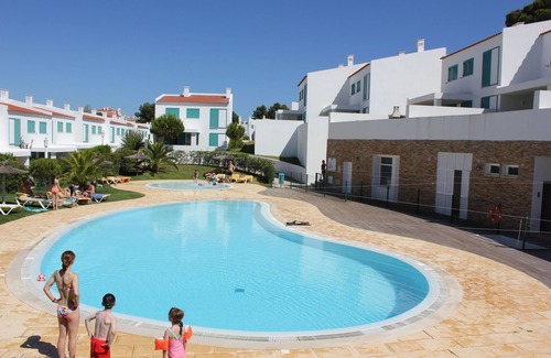 Prainha House | Modern holiday home in Prainha Village on the beach with pool + WiFi