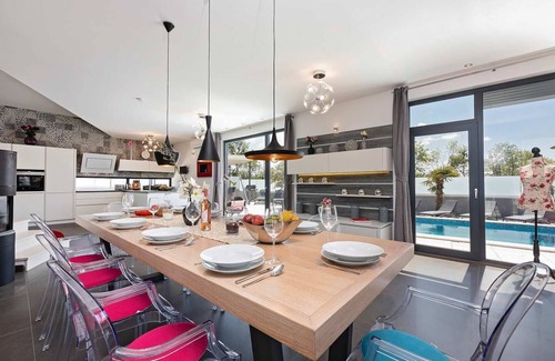 Labinci Villa | Modern holiday home with 5 bedrooms near Poreč
