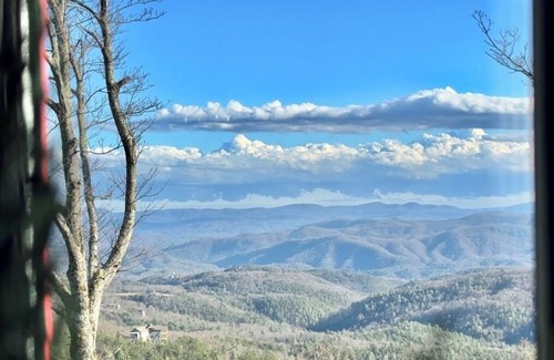 Lenoir Condo | Modern Holiday Penthouse by Yule!