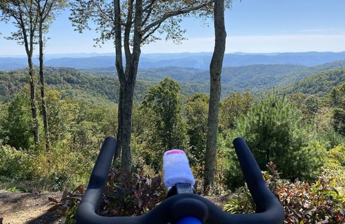 Lenoir Condo | Modern Holiday Penthouse by Yule!