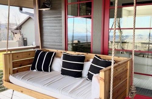 Lenoir Condo | Modern Holiday Penthouse by Yule!