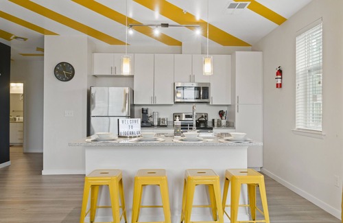 Downtown Baltimore Apartment | Modern Home 2BR 2BA Free On-Street Parking & Wifi