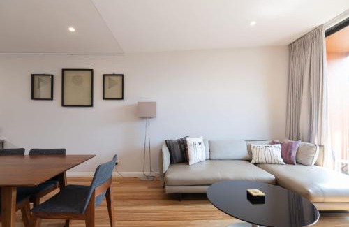 Erskineville House | Modern Home in Erskineville w AC and Parking