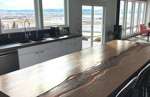 Joliet House | Modern Home Majestic Views