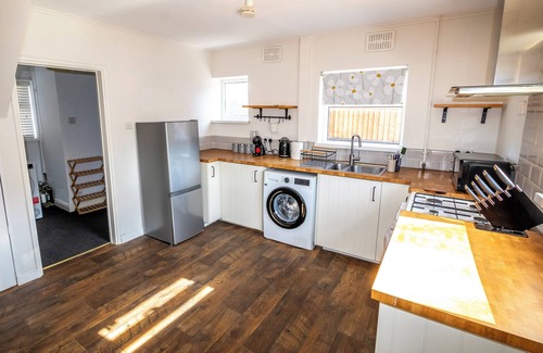 Stoke-on-Trent House | Modern home near Stoke city stadium