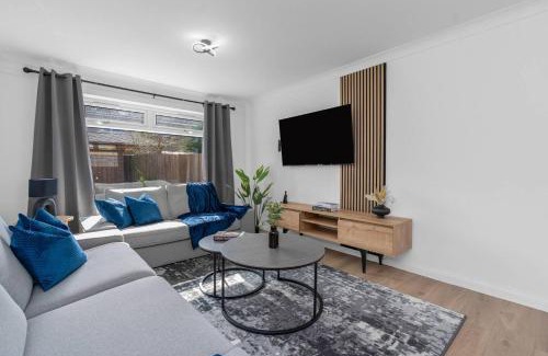 Livingston House | Modern Home Near To Airport Free Parking & Wifi