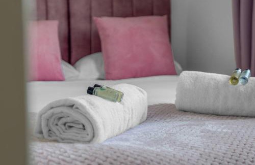 Livingston House | Modern Home Near To Airport Free Parking & Wifi
